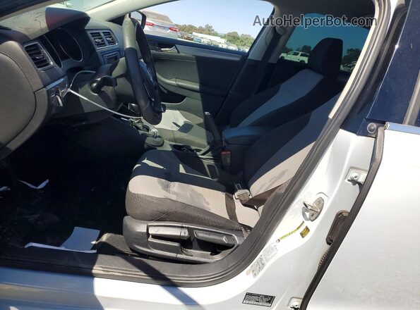 3VW2B7AJ4HM298822 2017 VOLKSWAGEN JETTA White Widok wnętrza z przodu