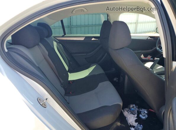 3VW2B7AJ4HM298822 2017 VOLKSWAGEN JETTA White Widok tylnych siedzeń