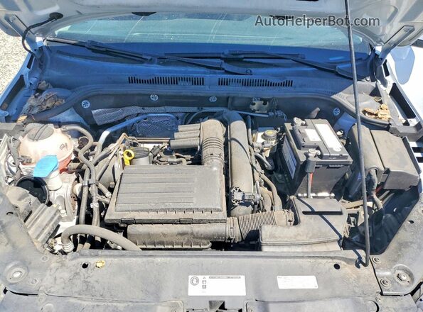 3VW2B7AJ4HM298822 2017 VOLKSWAGEN JETTA White Widok wnętrza z tyłu