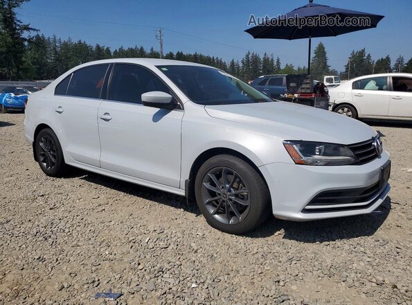 3VW2B7AJ4HM384759 2017 VOLKSWAGEN JETTA White Widok z przodu