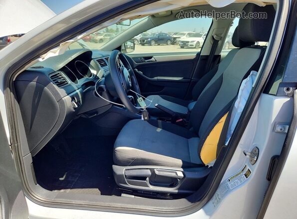 3VW2B7AJ4HM393610 2017 VOLKSWAGEN JETTA Gray Widok wnętrza z przodu