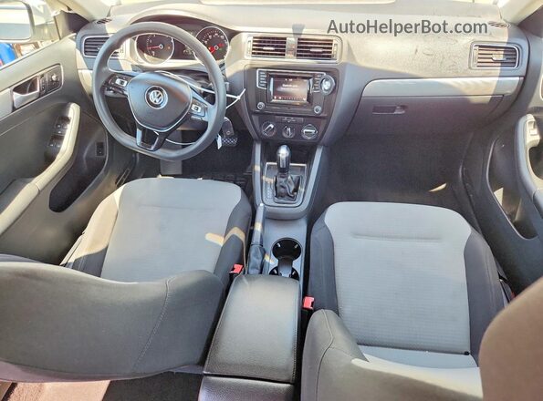 3VW2B7AJ4HM393610 2017 VOLKSWAGEN JETTA Gray Widok deski rozdzielczej