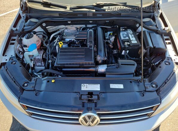 3VW2B7AJ4HM393610 2017 VOLKSWAGEN JETTA Gray Widok wnętrza z tyłu