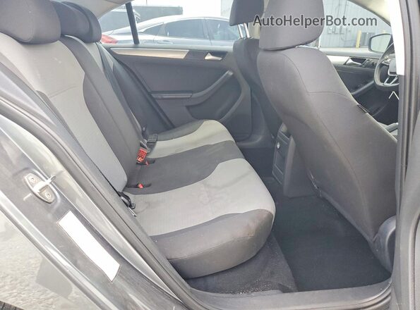 3VW2B7AJ5HM324649 2017 VOLKSWAGEN JETTA Gray Rear seats view