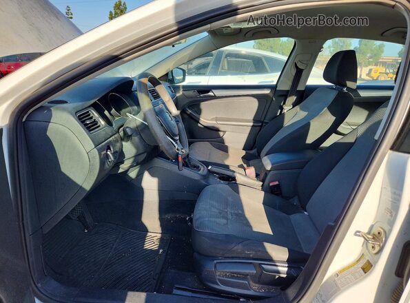 3VW2B7AJ7HM215450 2017 VOLKSWAGEN JETTA White Widok wnętrza z przodu