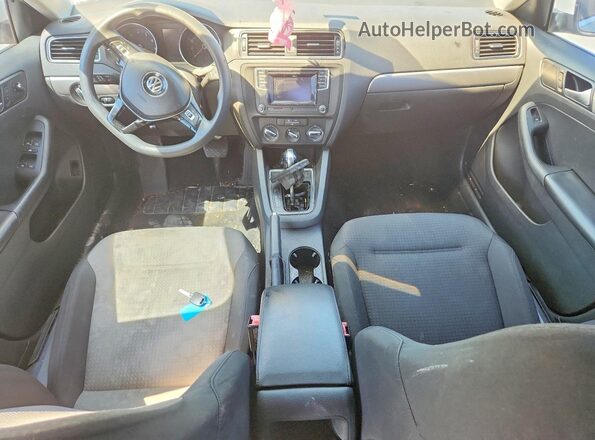 3VW2B7AJ7HM290312 2017 VOLKSWAGEN JETTA White Вид панелі приладів