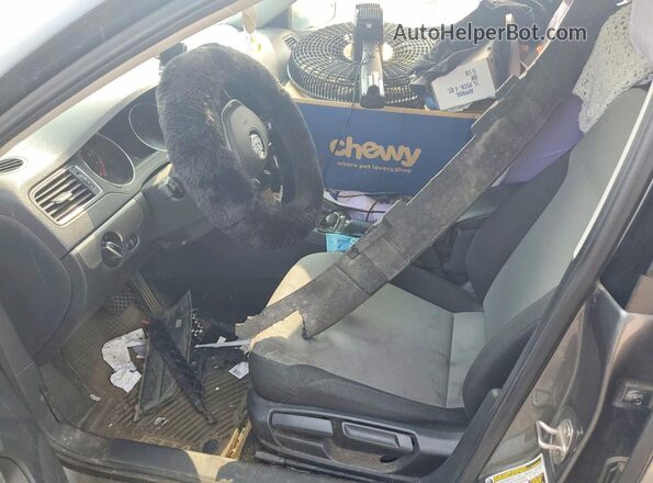 3VW2B7AJ7HM296563 2017 VOLKSWAGEN JETTA Серебряный Вид салона спереди