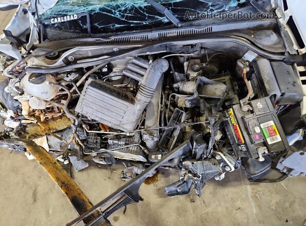 3VW2B7AJ7HM364022 2017 VOLKSWAGEN JETTA White Widok wnętrza z tyłu