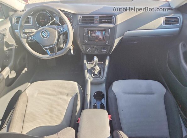 3VW2B7AJ8HM314469 2017 VOLKSWAGEN JETTA Burgundy Widok deski rozdzielczej