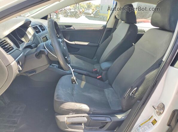 3VW2B7AJ8JM237950 2018 VOLKSWAGEN JETTA White Widok wnętrza z przodu