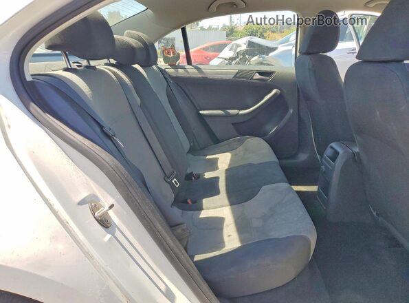 3VW2B7AJ8JM237950 2018 VOLKSWAGEN JETTA White Widok tylnych siedzeń