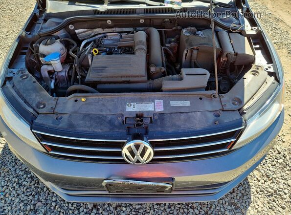 3VW2B7AJ9HM392419 2017 VOLKSWAGEN JETTA Gray Rear interior view