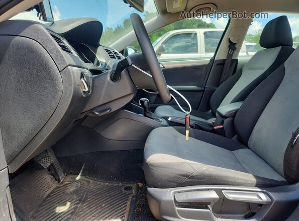 3VW2B7AJ9JM229081 2018 VOLKSWAGEN JETTA Black Вид салону спереду