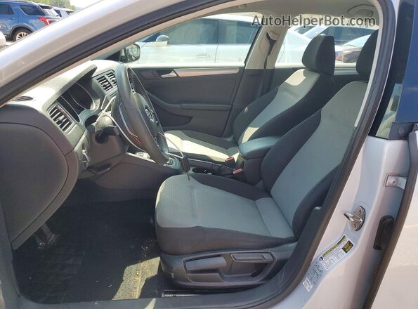 3VW2B7AJ9JM258564 2018 VOLKSWAGEN JETTA Gray Սալոնի դիմացի տեսք