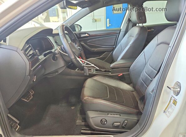 3VW2T7BU7RM007026 2024 VOLKSWAGEN JETTA Белый Вид салона спереди