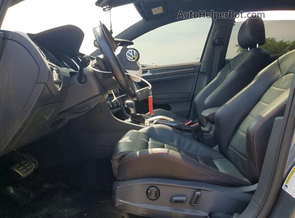 3VW447AU3JM271663 2018 VOLKSWAGEN GTI Gray Front interior view