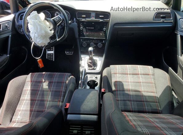 3VW447AU7JM296906 2018 VOLKSWAGEN GTI Black Dashboard view