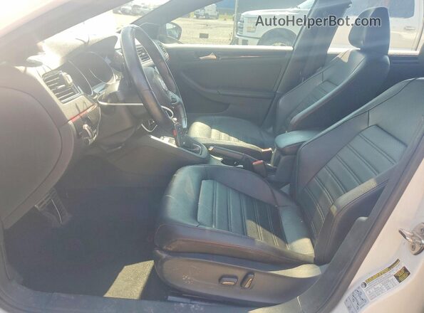 3VW4T7AJ7HM366424 2017 VOLKSWAGEN JETTA White Front interior view