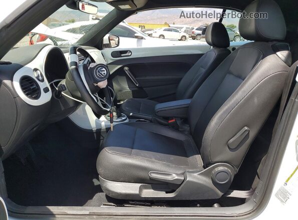 3VW517AT0HM813977 2017 VOLKSWAGEN BEETLE White Вид салону спереду