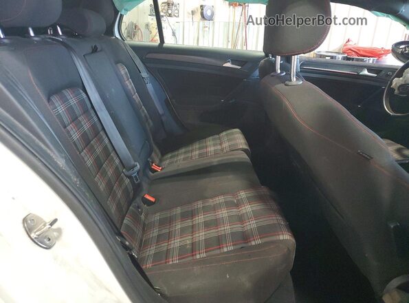 3VW547AUXJM250927 2018 VOLKSWAGEN GTI White Widok tylnych siedzeń