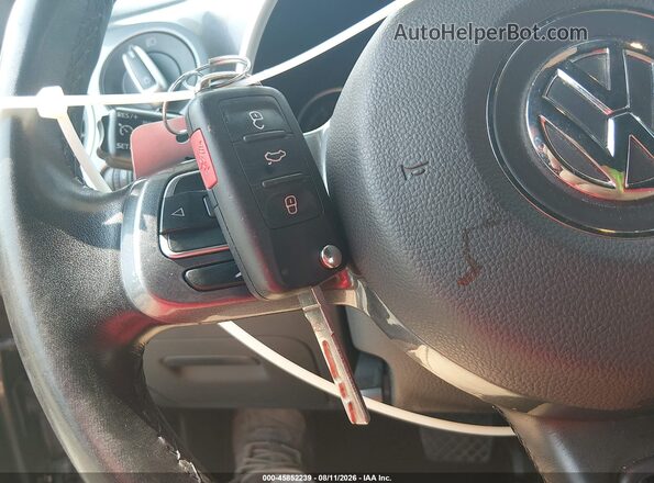 3VW5DAAT4KM505996 2019 VOLKSWAGEN BEETLE Pewter Вид панелі приладів
