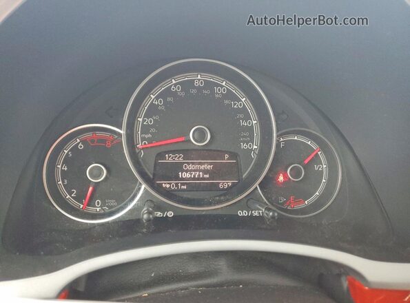 3VW5DAAT6JM502368 2018 VOLKSWAGEN BEETLE Orange ხელსაწყოთა პანელის ხედი