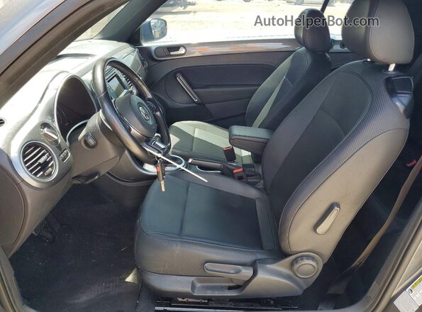 3VW5DAATXJM502227 2018 VOLKSWAGEN BEETLE Gray Widok wnętrza z przodu