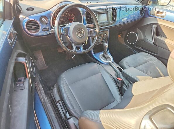 3VW5DAATXKM504982 2019 VOLKSWAGEN BEETLE Blue Dashboard view