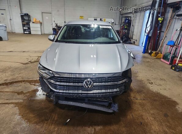 3VW5M7BU2RM037285 2024 VOLKSWAGEN JETTA Gray Widok z przodu