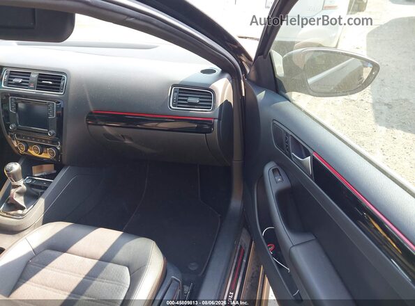 3VW5T7AJ0HM314069 2017 VOLKSWAGEN JETTA Черный Вид салона спереди