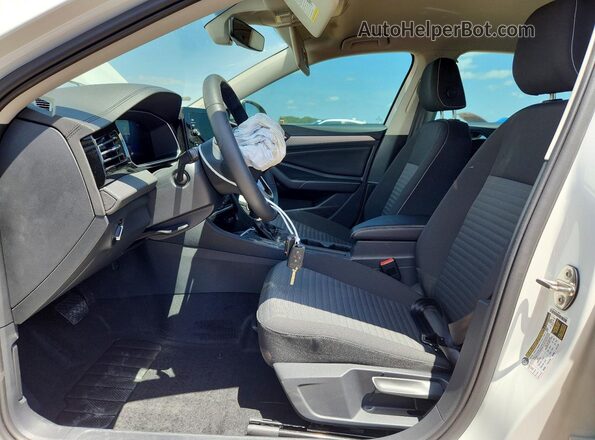 3VW5W7BU1TM019314 2026 VOLKSWAGEN JETTA White Front interior view