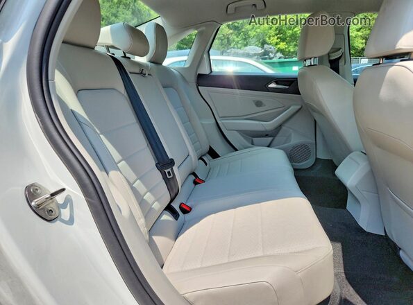 3VW7M7BU5RM022577 2024 VOLKSWAGEN JETTA White Vista de los asientos traseros