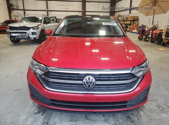 3VW7M7BU7PM028135 2023 VOLKSWAGEN JETTA Red Widok z przodu
