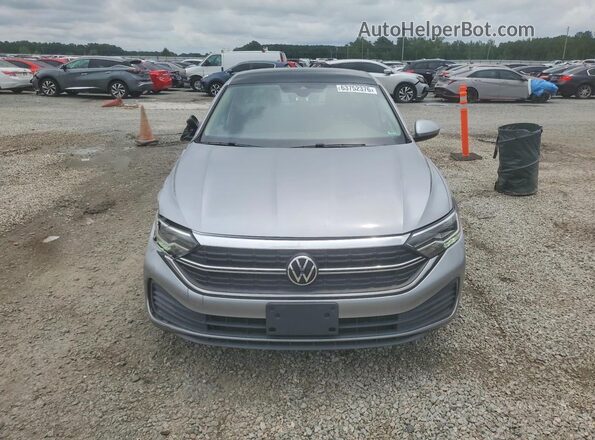 3VW7M7BU8PM009934 2023 VOLKSWAGEN JETTA Silver Widok z przodu