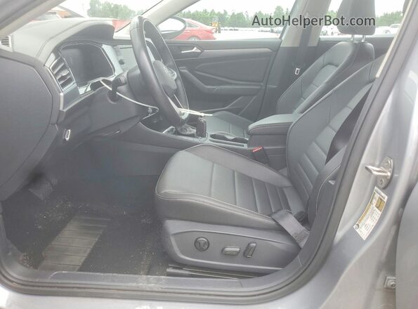 3VW7M7BU8PM009934 2023 VOLKSWAGEN JETTA Silver Widok wnętrza z przodu
