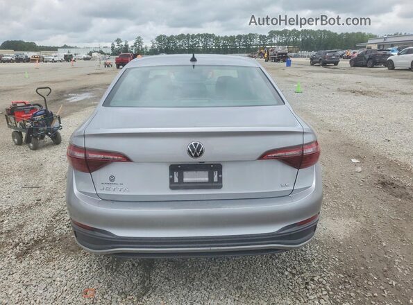 3VW7M7BU8PM009934 2023 VOLKSWAGEN JETTA Silver Widok z tyłu