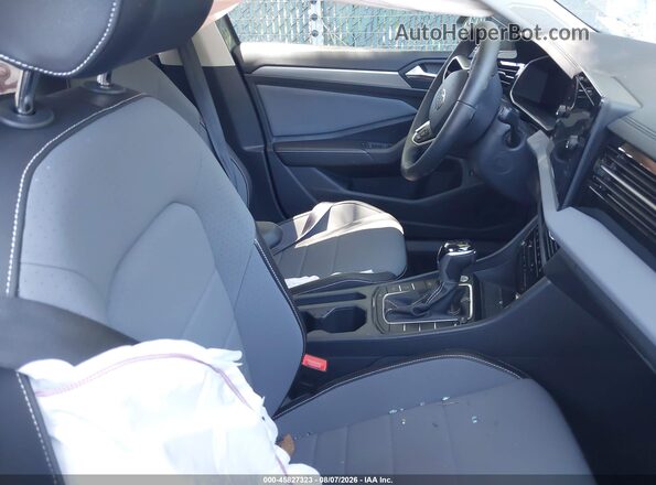 3VW7W7BU0TM071008 2026 VOLKSWAGEN JETTA Gray წინა სალონის ხედი
