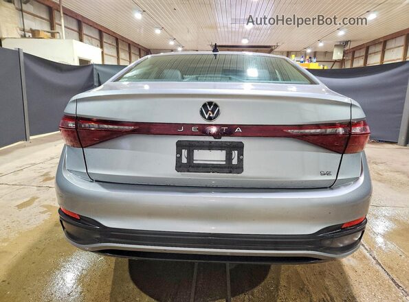 3VW7W7BU4TM042661 2026 VOLKSWAGEN JETTA Серебряный Вид сзади