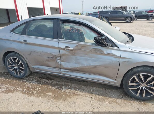 3VW7X7BU0SM069982 2025 VOLKSWAGEN JETTA Silver Widok z przodu