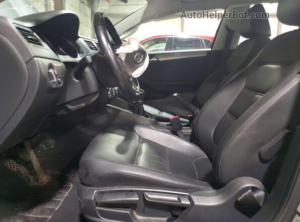3VWB67AJ4HM222019 2017 VOLKSWAGEN JETTA Gray Front interior view