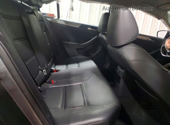 3VWB67AJ4HM222019 2017 VOLKSWAGEN JETTA Gray Rear seats view