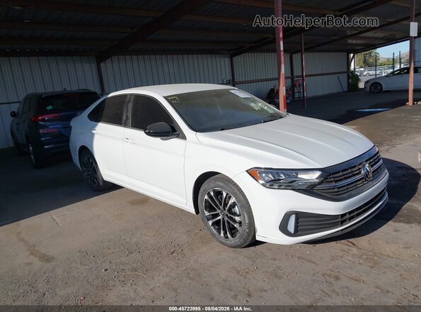 3VWBM7BU9RM044284 2024 VOLKSWAGEN JETTA White Widok z przodu