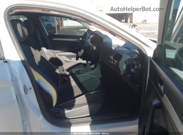 3VWBM7BU9RM044284 2024 VOLKSWAGEN JETTA White Widok wnętrza z przodu