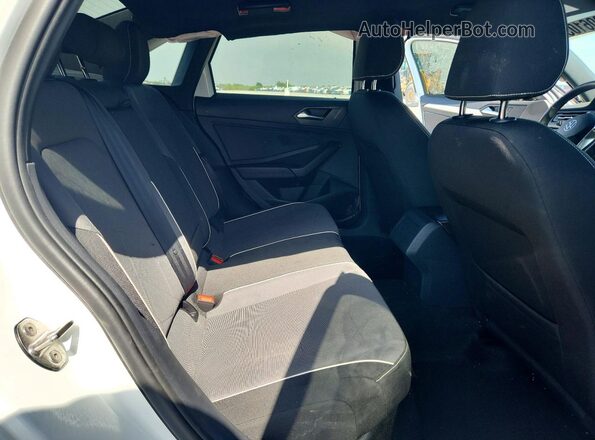 3VWBX7BUXSM104697 2025 VOLKSWAGEN JETTA Белый Вид задних сидений