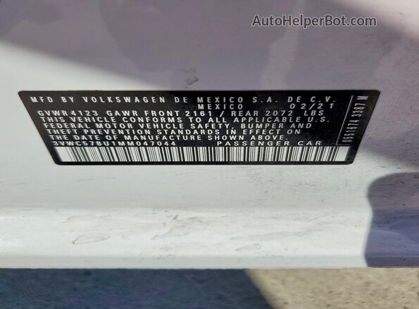 3VWC57BU1MM047044 2021 VOLKSWAGEN JETTA White Vista del compartimento del motor
