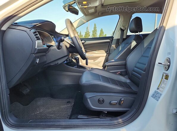 3VWC57BU2MM096382 2021 VOLKSWAGEN JETTA Белый Вид салона спереди