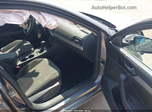 3VWC57BU4KM067222 2019 VOLKSWAGEN JETTA Gray Front interior view