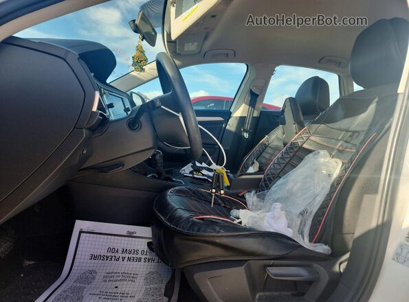 3VWC57BU7KM177794 2019 VOLKSWAGEN JETTA Белый Вид салона спереди