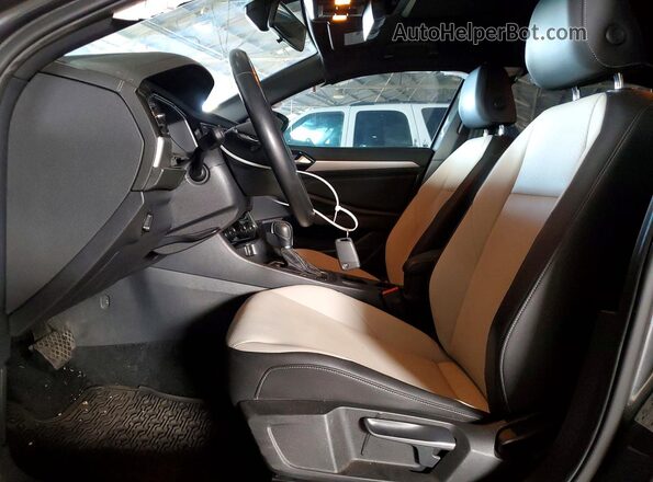 3VWC57BU7KM239226 2019 VOLKSWAGEN JETTA Серый Вид салона спереди