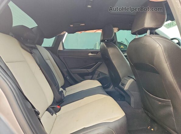 3VWCB7BU2KM267590 2019 VOLKSWAGEN JETTA Серебряный Вид задней части салона